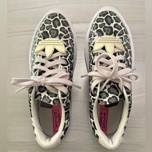 ADIDAS ORIGINALS Women’s Leopard Print Super Sneakers, Women’s, Size 6